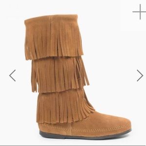 Minnetonka 3 Layer Fringe Boot - Taupe